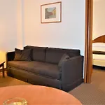 מלון Western Park 4*