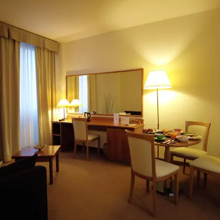 Western Park 4* Пьяченца