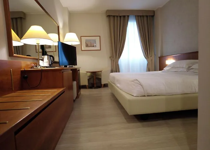 Western Park Hotel Plaisance