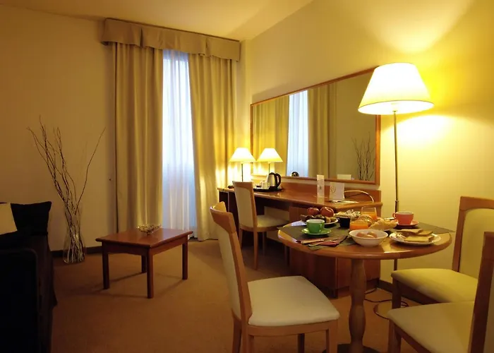 Western Park Hotel Plaisance