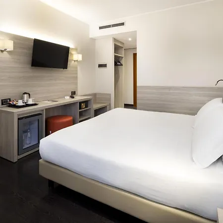 فندق Western Park 4*