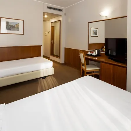 Western Park 4* بياتشينسا