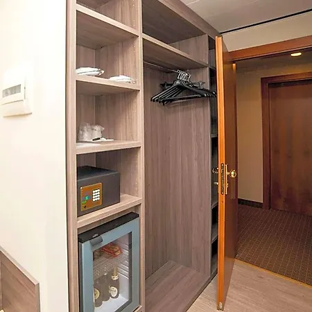 Western Park 4*