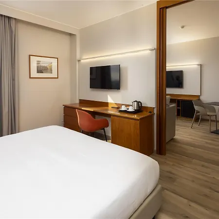 Ξενοδοχείο Western Park 4*